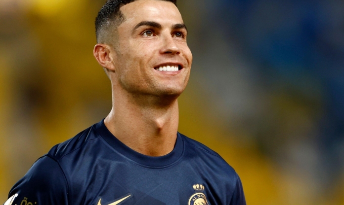 Ronaldo lỡ hẹn lễ trao giải, vẫn thành tâm điểm với người đặc biệt nhất
