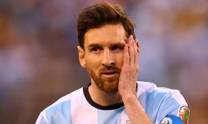 Lionel Messi bị soán ngôi vị số 1 hai lần trong một tuần