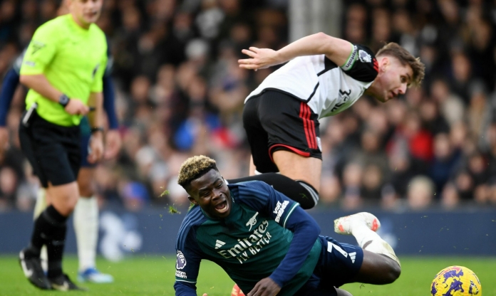 Arsenal thua ngược Fulham, nguy cơ tụt khỏi top 4 Ngoại hạng Anh