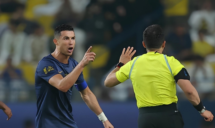 Al Nassr bị phạt nặng ngay trong ngày Ronaldo được tôn vinh