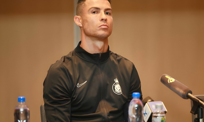 Al Nassr ký hợp đồng khủng chưa từng có sát ngày Ronaldo tái xuất