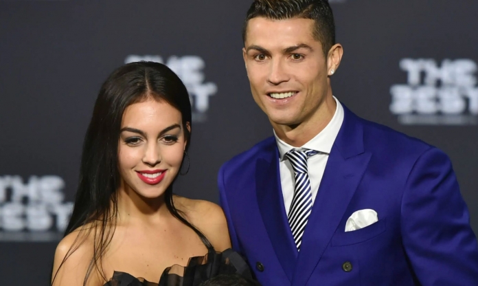 Bạn gái Ronaldo khiến CĐM choáng ngợp với loạt ảnh 'hút hồn'