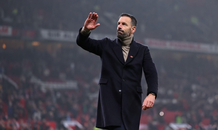 CHÍNH THỨC: HLV Van Nistelrooy rời Man Utd