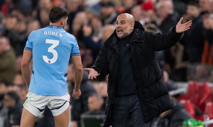 Pep Guardiola cảnh tỉnh học trò Man City giữa 'tâm bão'