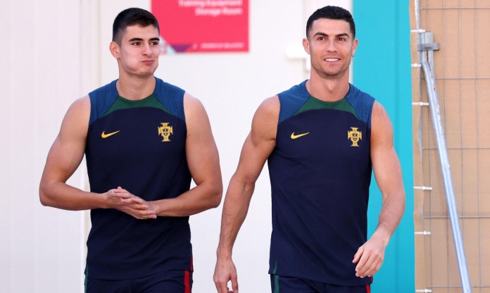 Real được khuyên chiêu mộ đồng đội của Ronaldo