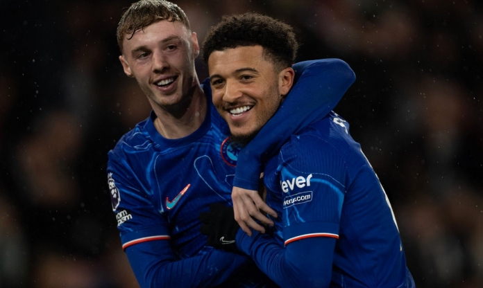CĐV Chelsea đòi loại bỏ 'thần đồng nước Anh' một thời