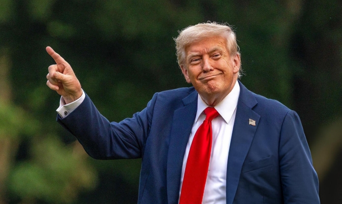 Gạt Messi và Ronaldo, Donald Trump chỉ thẳng GOAT của bóng đá