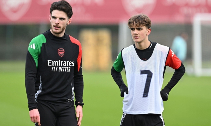 Arsenal cấm 1 ngôi sao vào phòng thay đồ vì lý do khó tin