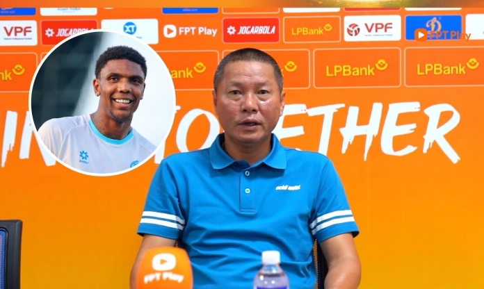 HLV Chu Đình Nghiêm 'ngao ngán' trước cầu thủ cao 2m06 của Nam Định