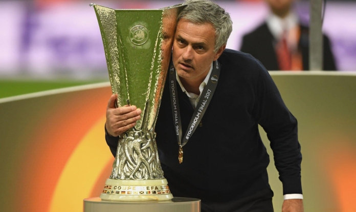 Vừa mất việc, HLV Jose Mourinho được đề xuất gia nhập CLB vĩ đại