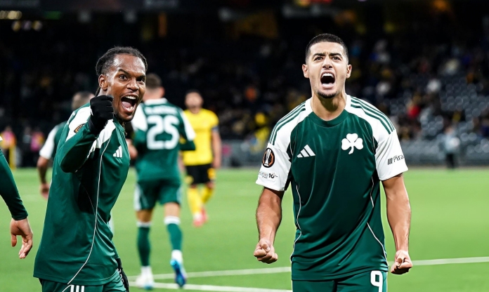 Tiền đạo châu Phi đi vào lịch sử UEFA