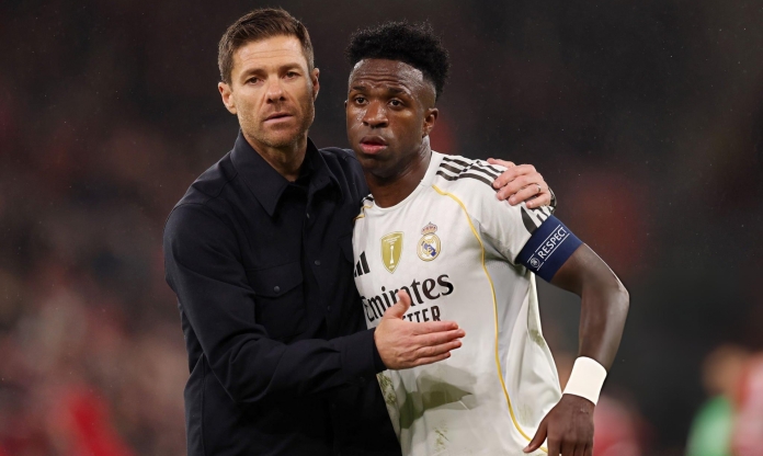 Xabi Alonso có động thái bất ngờ với Vinicius