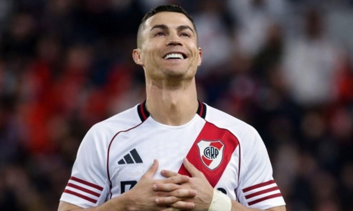 Ronaldo được 'mời' gia nhập CLB vĩ đại của Argentina