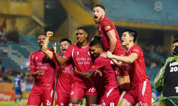 Không ra sân, Đình Bắc cùng CAHN vô địch lượt đi V-League