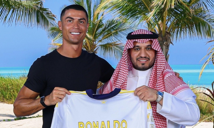 'Lệch sóng' với Ronaldo, Chủ tịch Al Nassr sắp nhận trái đắng