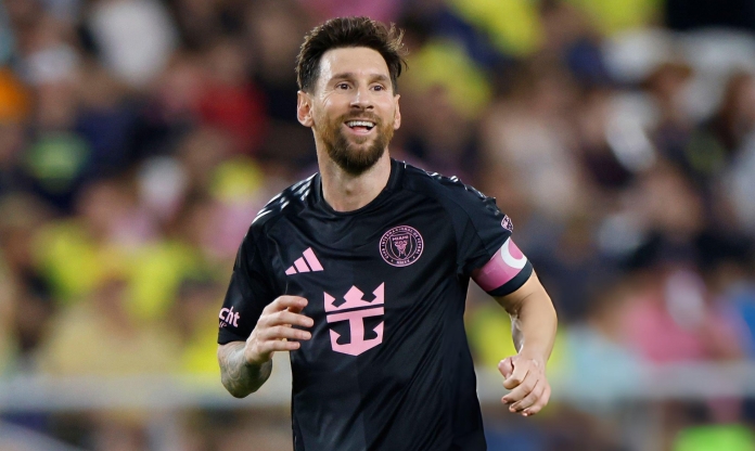 Inter Miami ra mắt 'long bào' mới cho Messi