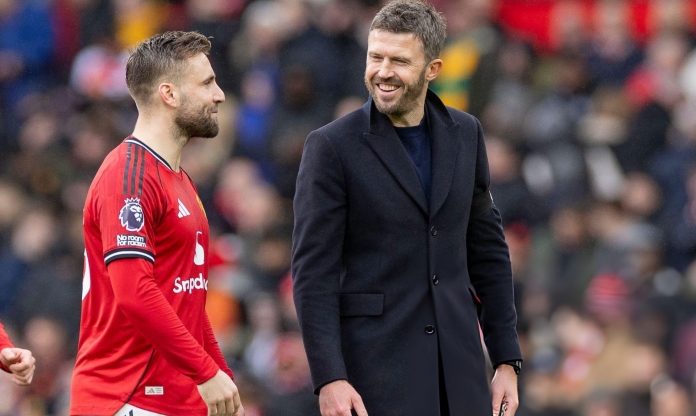 Michael Carrick tiến thêm một bước làm HLV trưởng của MU