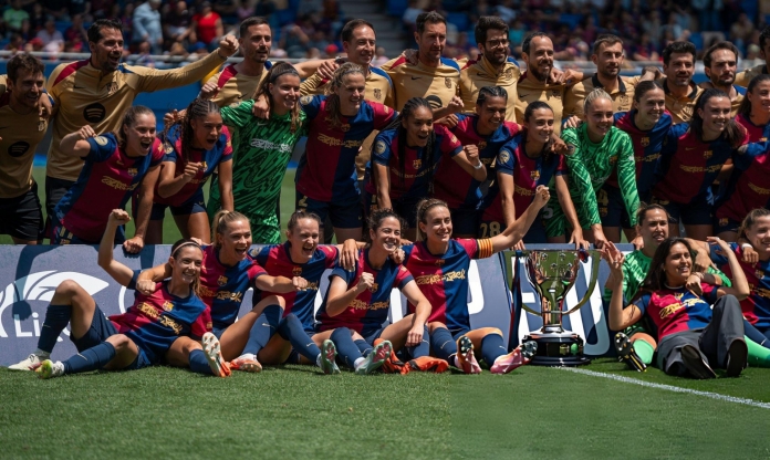 Barcelona vô địch La Liga lần thứ 7 liên tiếp