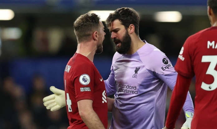 Đồng đội chia sẻ thẳng thắn về hành động 'cáu kỉnh' của đội trưởng Liverpool