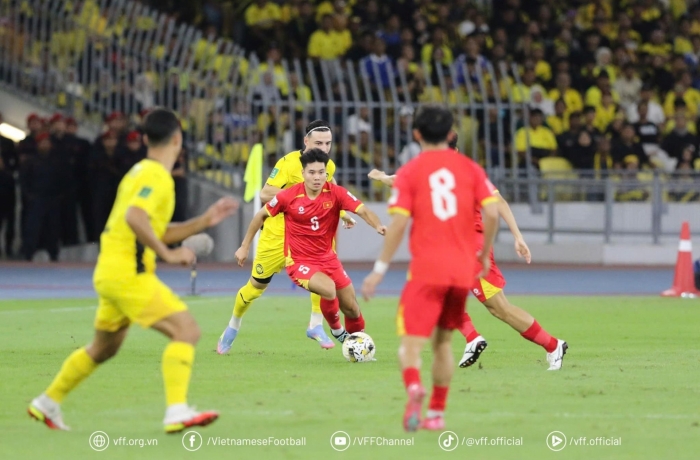 CĐV Thái Lan đồng loạt lên tiếng khi ĐT Việt Nam thua đậm Malaysia