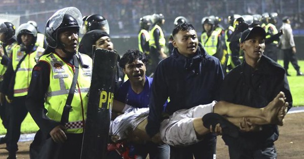 Báo Indo hé lộ hàng loạt án phạt cực nặng của FIFA với vụ bạo loạn kinh hoàng