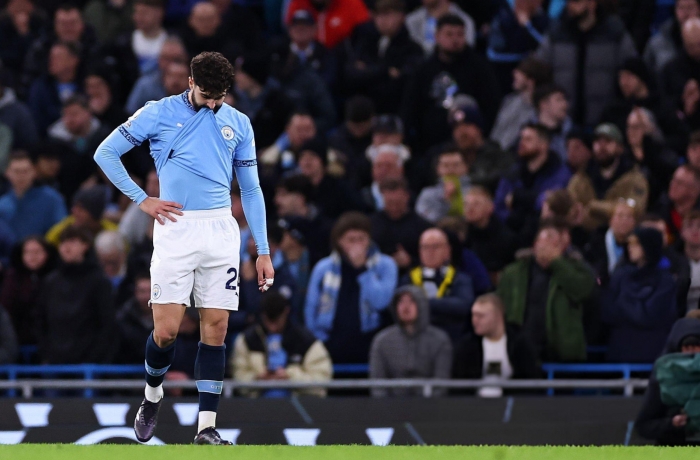 Fan Man City đòi loại 'siêu hậu vệ' sau trận thua Tottenham