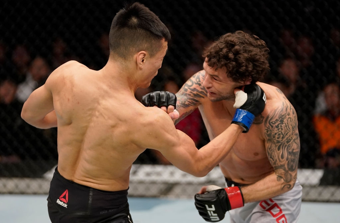 UFC Busan: 'Xác sống' Hàn Quốc hạ knock-out đối thủ bằng mưa đòn