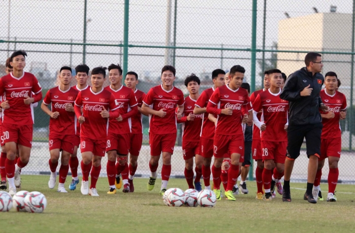 Đội tuyển Việt Nam tập buổi đầu tiên trên sân cỏ Trung Đông