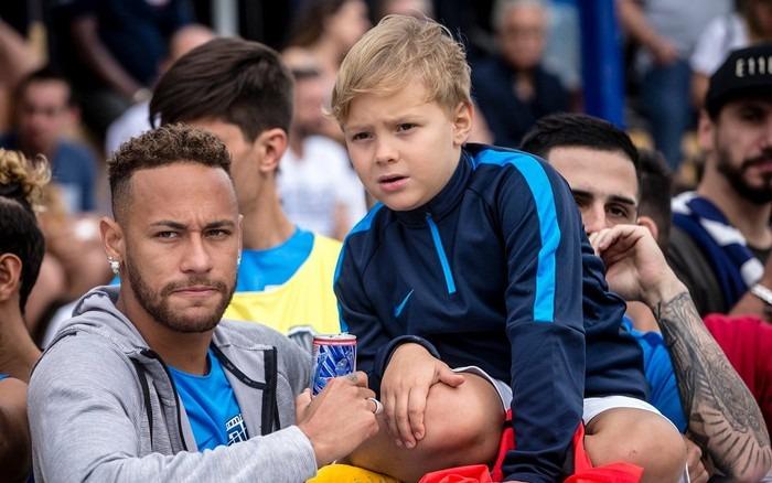 Con trai động viên Neymar sau thất bại nặng nề 0-6 của Santos