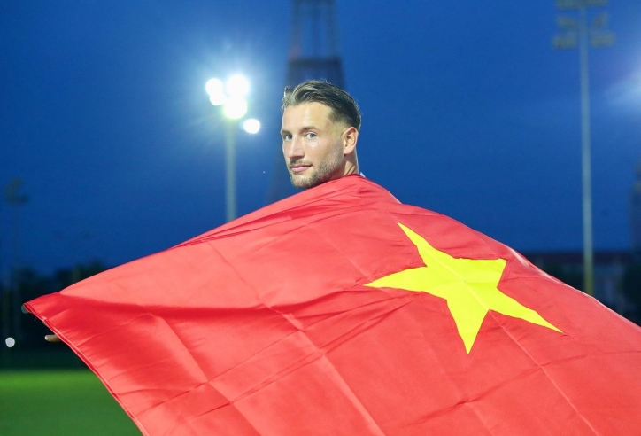 Chính thức: Trung vệ châu Âu cao 1m94 cập bến đại gia V-League