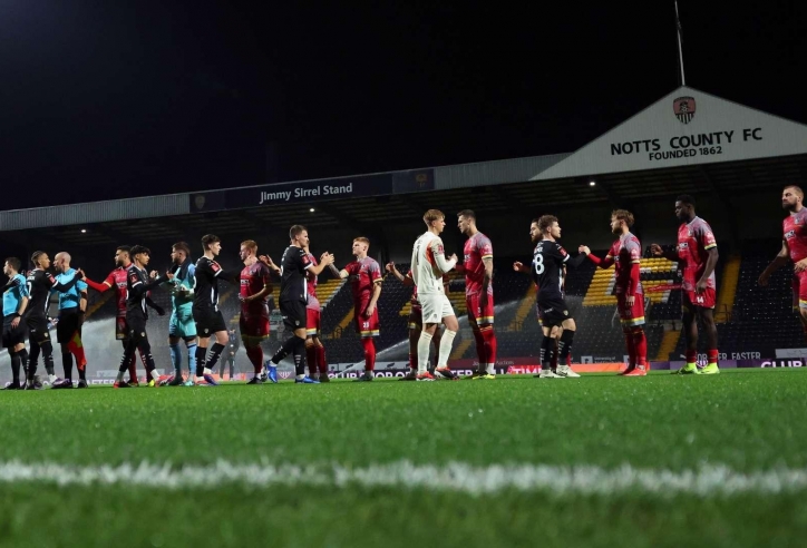 Một trận đấu tại Anh có thể bị hủy vì nhiễm độc