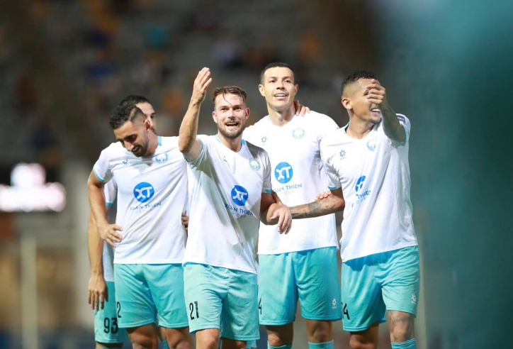 Tiền đạo Na Uy trải lòng khi giúp Nam Định thắng trận