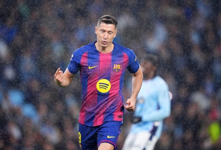 Từ chối đề nghị khủng, Lewandowski quyết tâm ở lại Barca