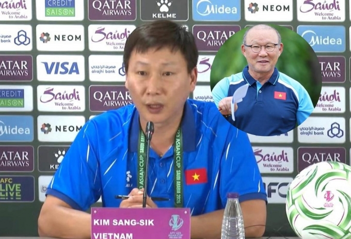 Trước ngày ra quân, HLV Kim Sang Sik nói lời thật lòng về Park Hang Seo