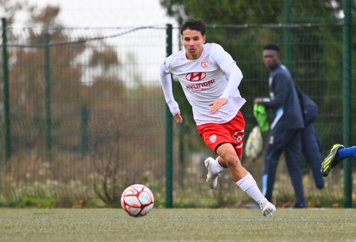 NÓNG: Trung phong Việt kiều Pháp 2K8 làm thủ tục nhập tịch Việt Nam