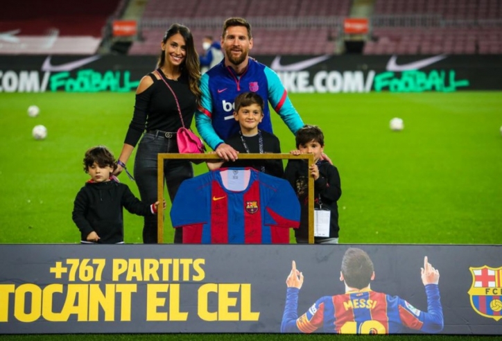 Messi ăn mừng kỷ lục vĩ đại nhất lịch sử Barca
