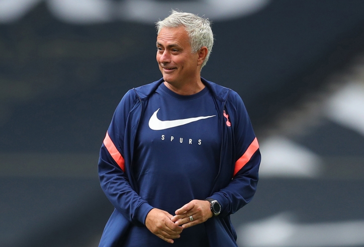 Mourinho nhận số tiền cực 'khủng' khi bị Tottenham sa thải