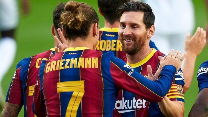 Messi từ bỏ hat-trick để nhường Griezmann ghi bàn penalty