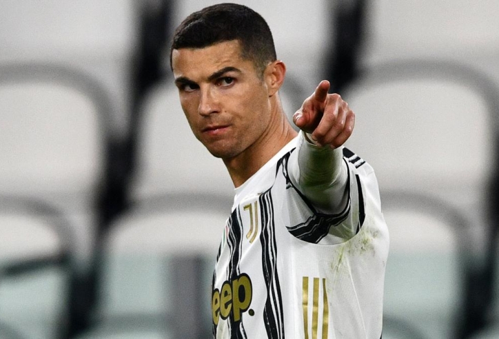 Bị đồng đội cô lập, Ronaldo trên đường trở lại Man United