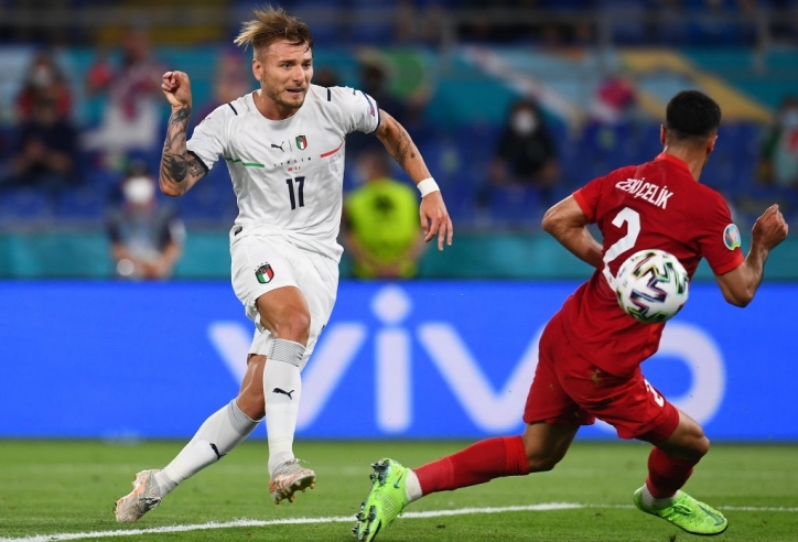 Italia mất oan quả penalty mười mươi vì pha xử lý 'đi vào lòng đất' của trọng tài