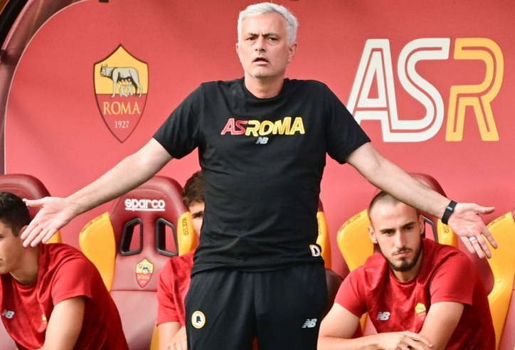 HLV Mourinho khởi đầu như mơ tại Roma với chiến thắng 10-0