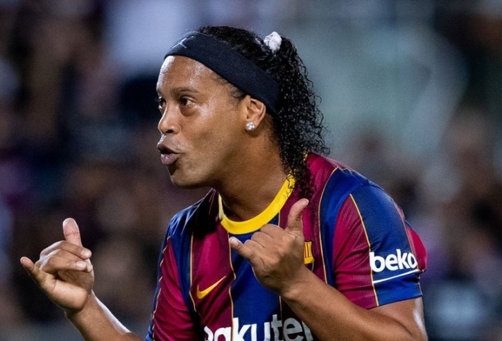 Ronaldinho nhảy múa với trái bóng, Barca và Real tạo nên cơn mưa bàn thắng