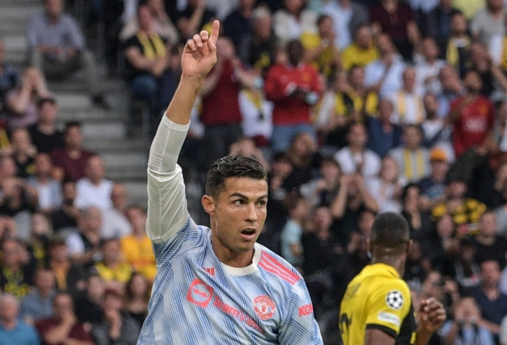Ronaldo san bằng kỷ lục của Messi và thiết lập kỳ tích ở Cúp C1