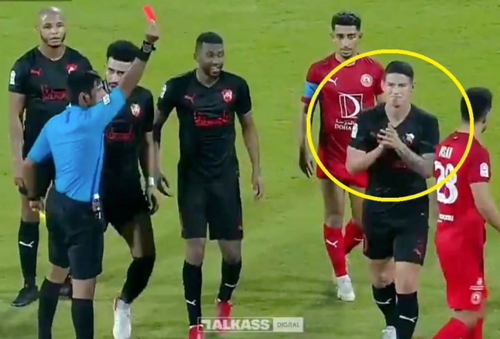 James Rodriguez vừa bị phạm lỗi vừa nhận thẻ đỏ 'ảo ma' ở Qatar