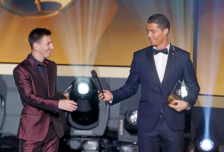 Chấp nhận đứng sau Messi, Ronaldo rời MU để gia nhập 'miền đất hứa'?