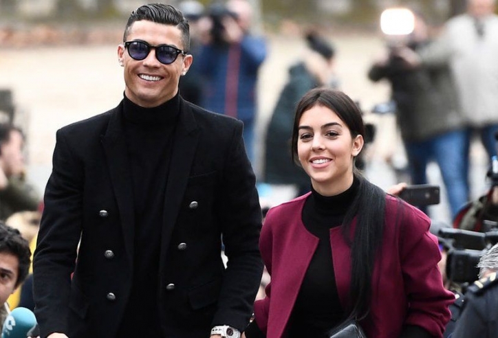 Thú nhận sự thật với gia đình, Ronaldo gia nhập bến đỗ mới gây chấn động?