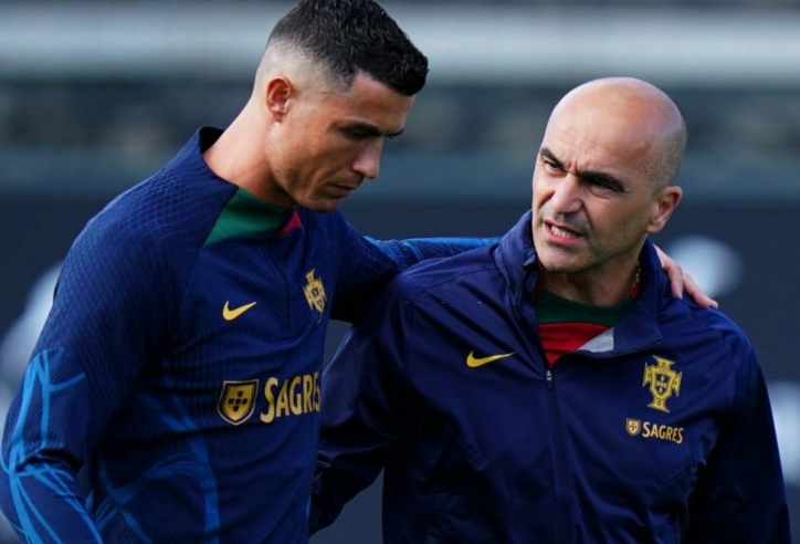 Ronaldo và đồng đội gầm vang, HLV Bồ Đào Nha đi vào lịch sử bóng đá thế giới