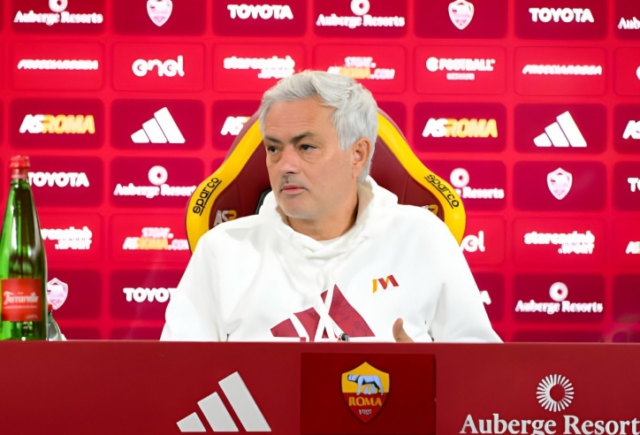 CHÍNH THỨC: Jose Mourinho bị sa thải ngay lập tức