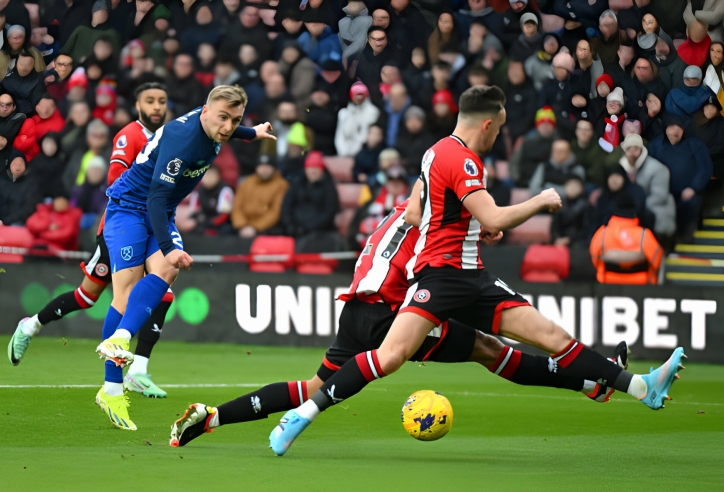 Dấu ấn thẻ đỏ, West Ham và Sheffield chia điểm tại vòng 21 Ngoại hạng Anh