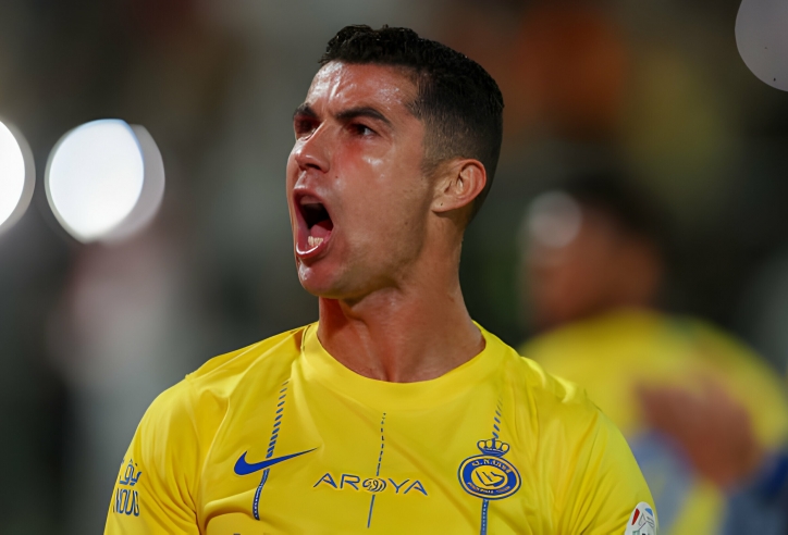 Tiếp đà thăng hoa, Ronaldo viết nên lịch sử ở tuổi 39